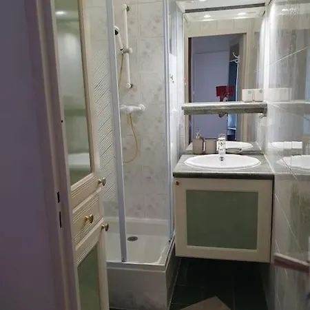 Medipole T2 Avec Un Garage Gratuit Sur Place, 16min A Centre Lyon En Metro A Apartment *