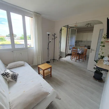 Medipole T2 Avec Un Garage Gratuit Sur Place, 16min A Centre Lyon En Metro A Apartment Villeurbanne